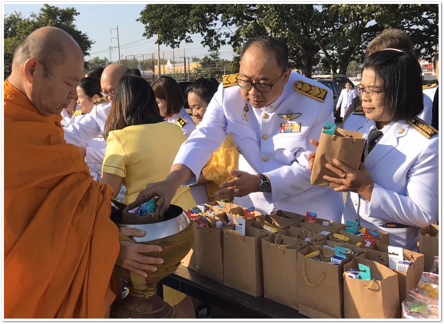 ﻿สำนักงานบังคับคดีกลุ่มจังหวัดที่ 3 (Sandbox) ร่วมพิธีทำบุญตักบาตร เนื่องในพ่อแห่งชาติ พุทธศักราช 2562